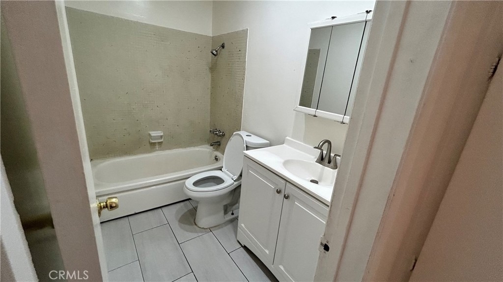 737 E 5th - Photo 8