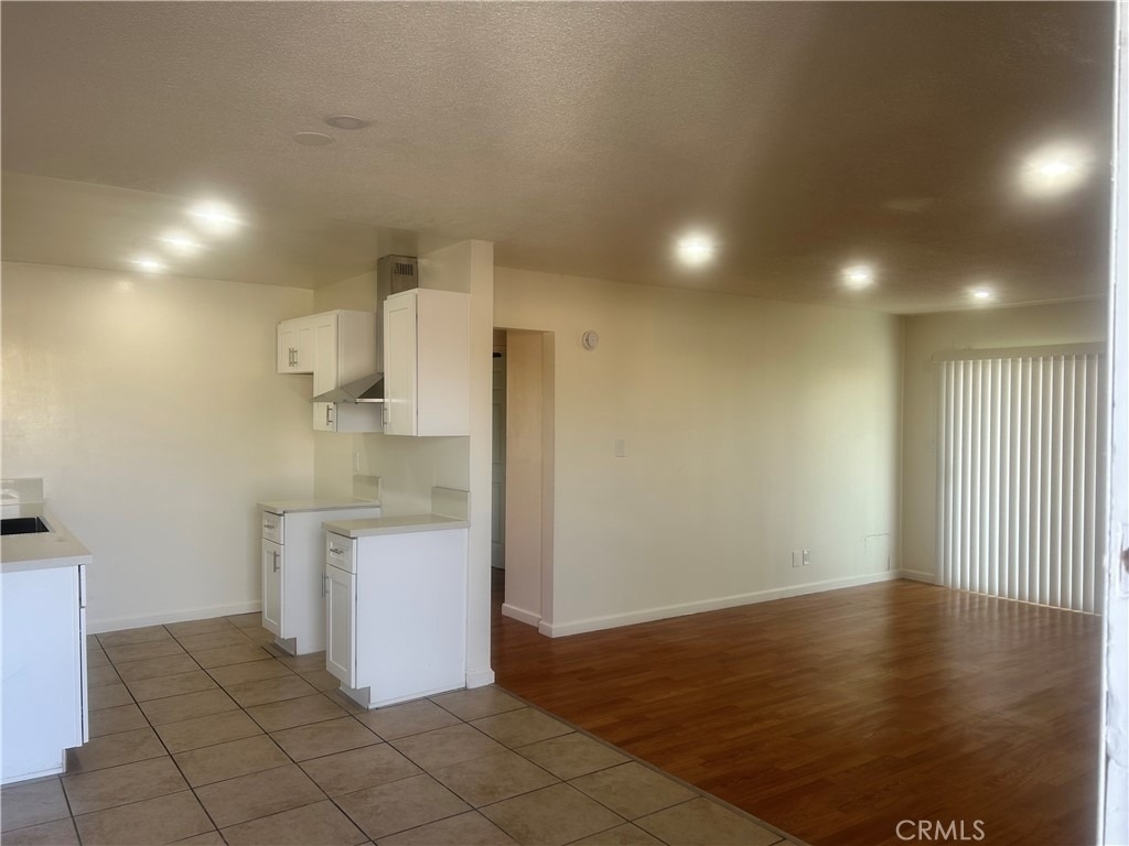 737 E 5th - Photo 9