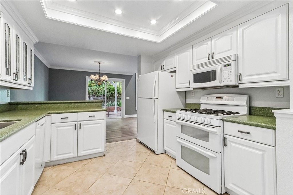 13595 Banyon - Photo 10