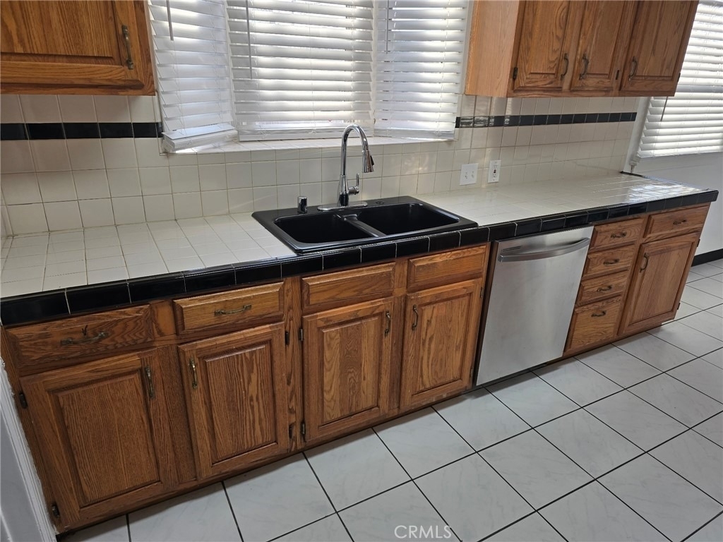 2912 W 82nd Place - Photo 4