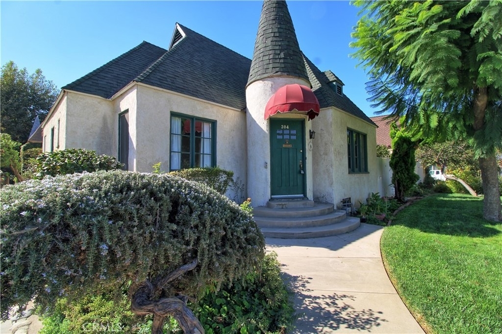 304 Normandie Court - Photo 1