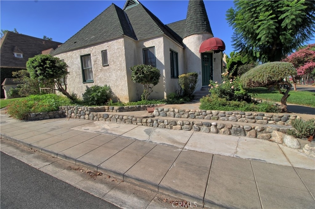 304 Normandie Court - Photo 2
