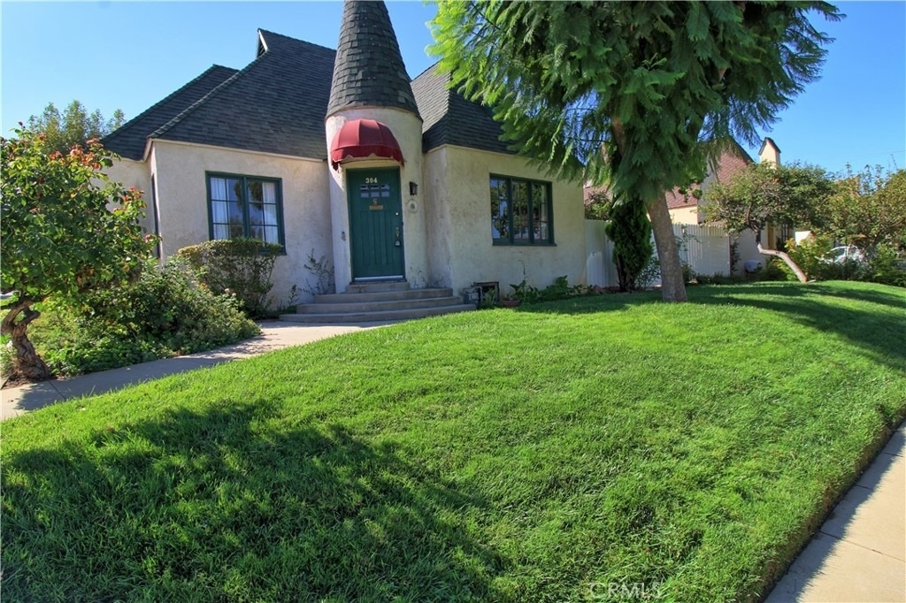 304 Normandie Court - Photo 0