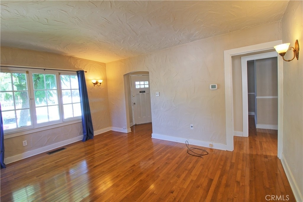 304 Normandie Court - Photo 5