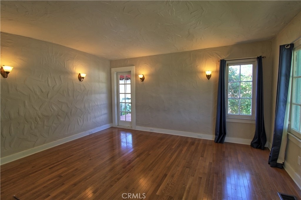 304 Normandie Court - Photo 3