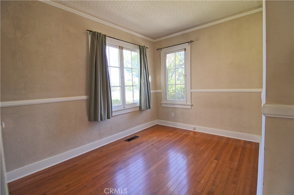 304 Normandie Court - Photo 11
