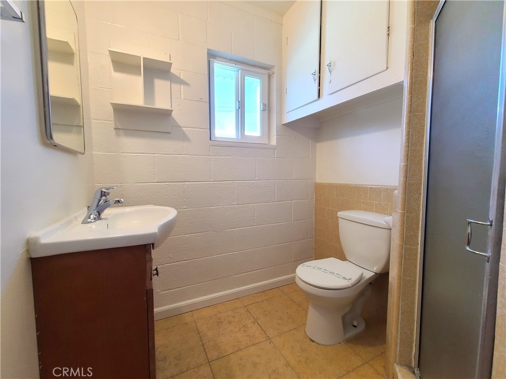 1321 Campus Avenue - Photo 9