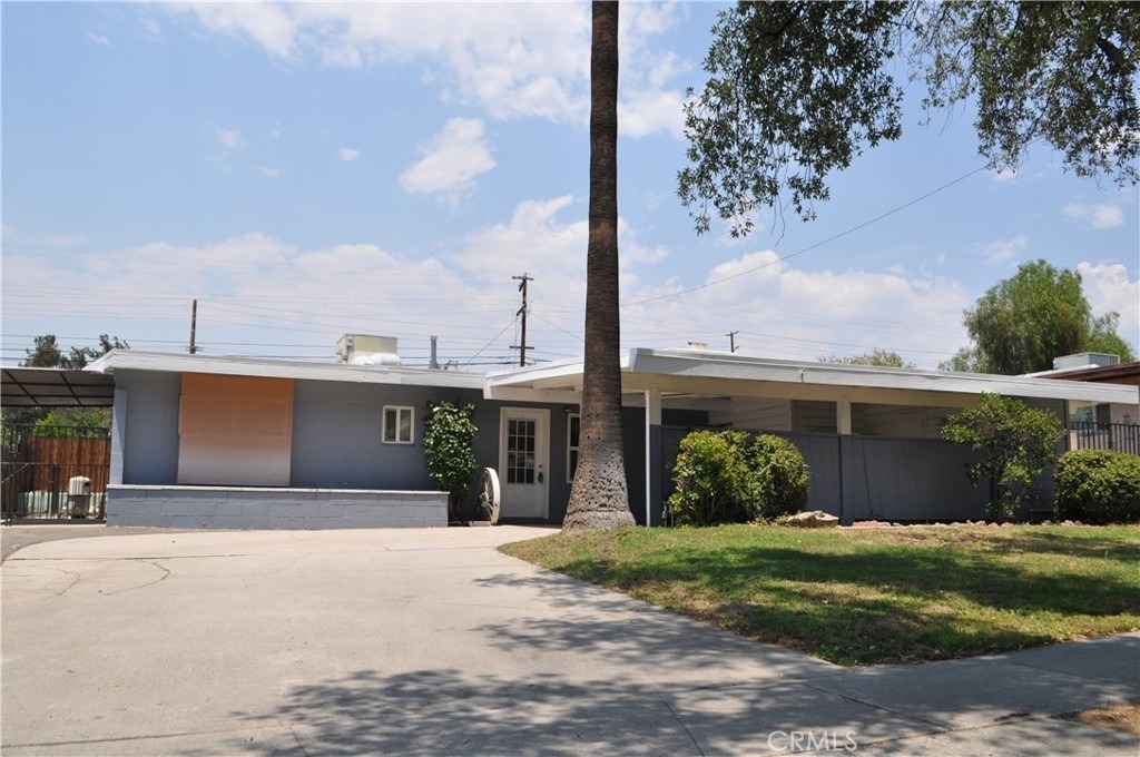 1321 Campus Avenue - Photo 0