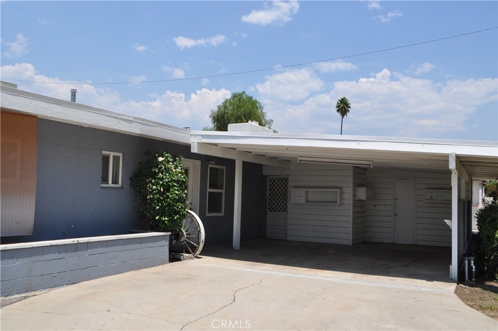 1321 Campus Avenue - Photo 2