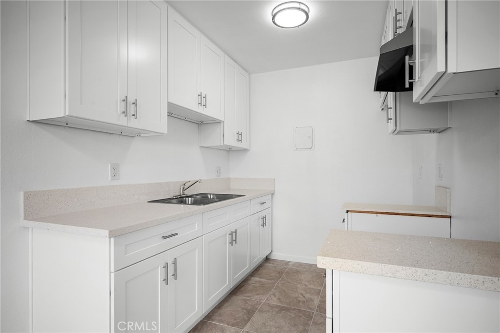 521 E Lomita Avenue - Photo 9