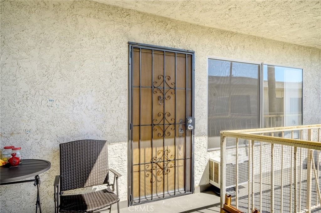 521 E Lomita Avenue - Photo 2
