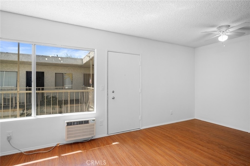 521 E Lomita Avenue - Photo 3