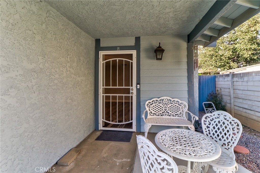 317 W 1st - Photo 3