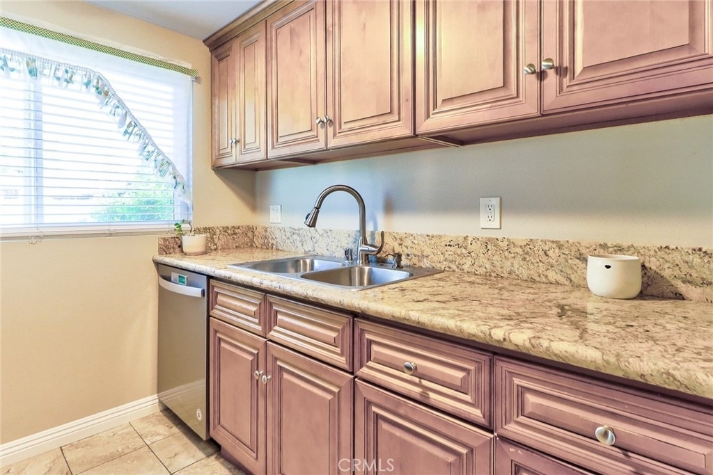 317 W 1st - Photo 11