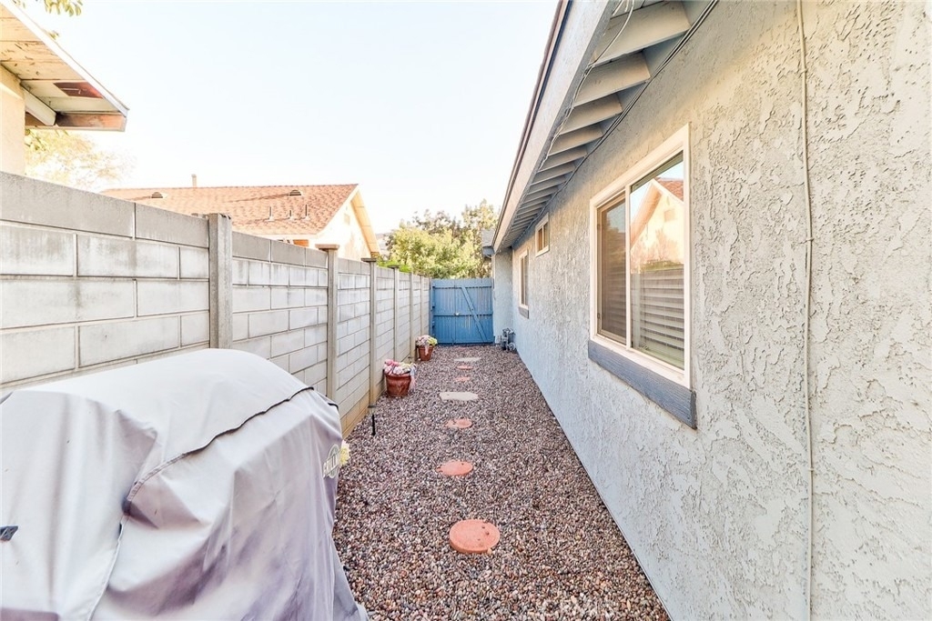 317 W 1st - Photo 27