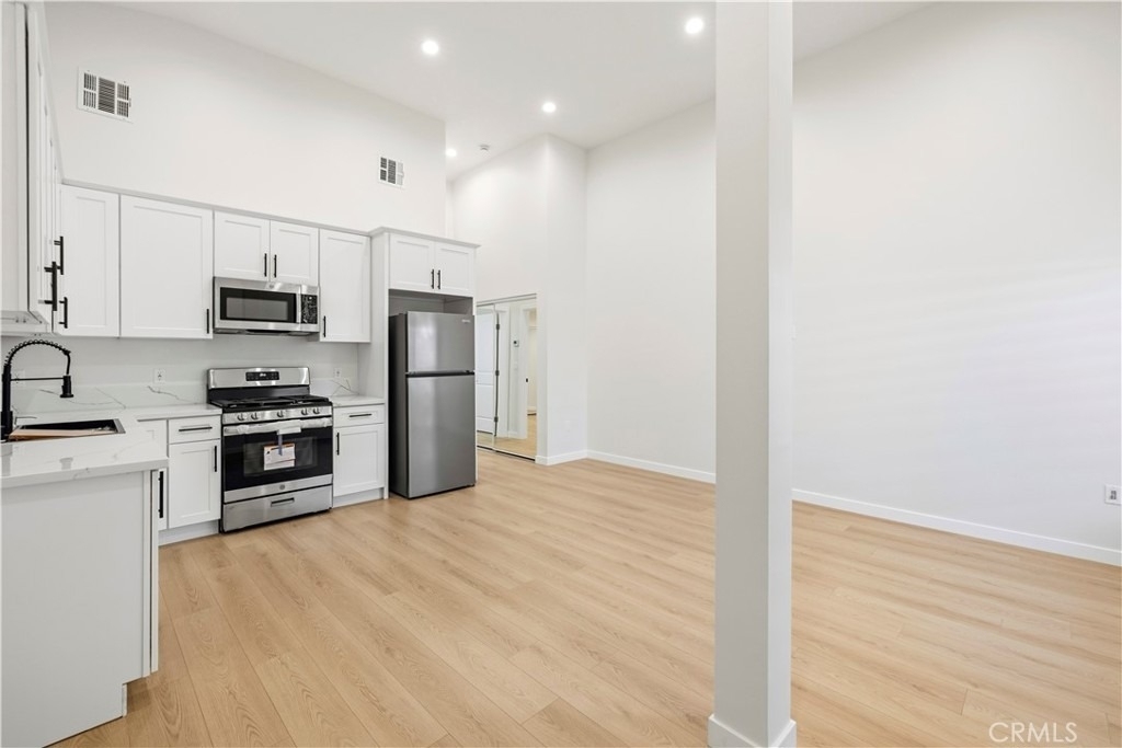 835 E Lomita - Photo 2