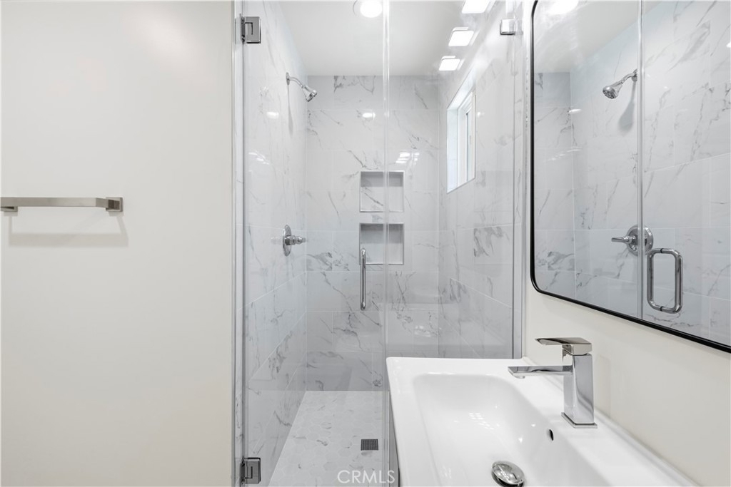 835 E Lomita - Photo 11