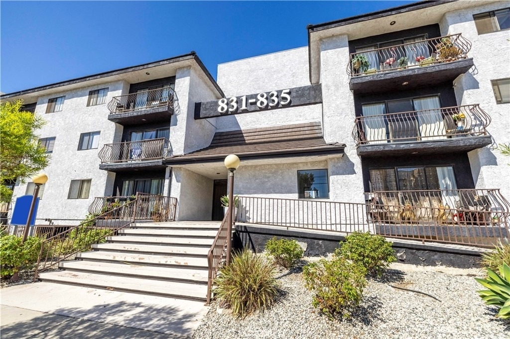 835 E Lomita - Photo 0