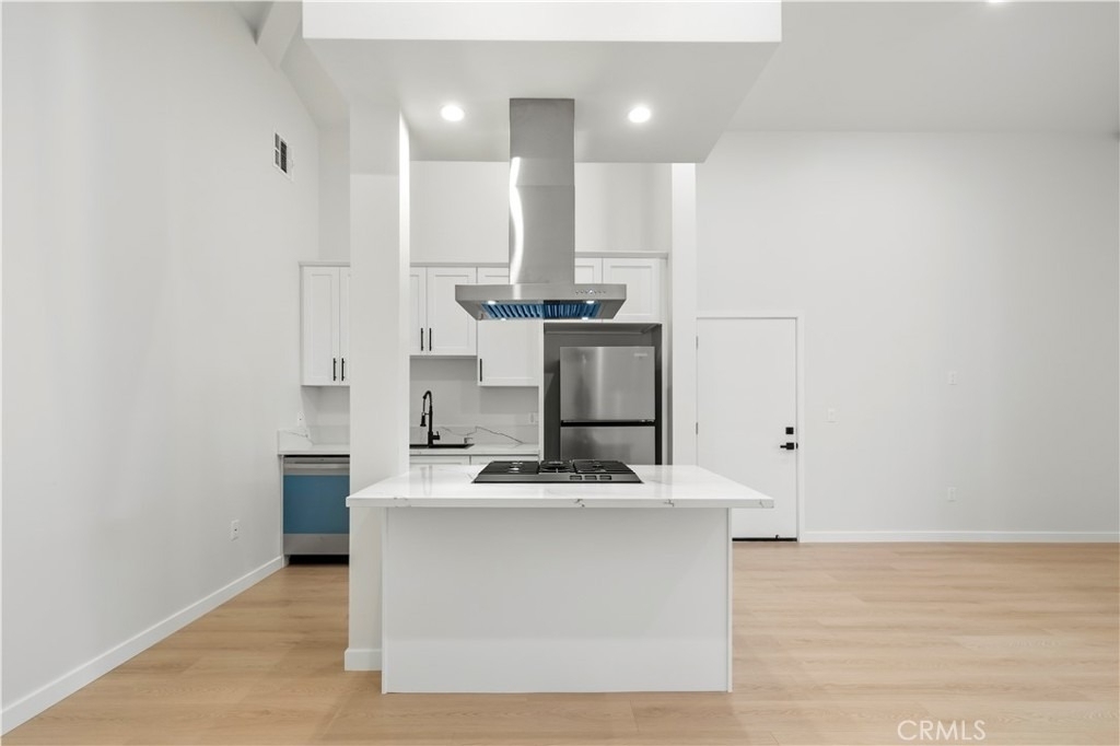 835 E Lomita - Photo 5