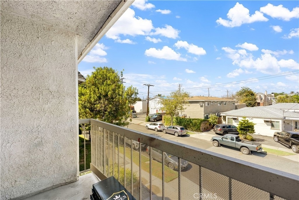 262 W Valencia - Photo 8