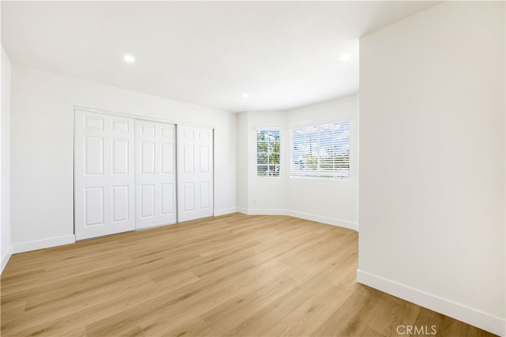 262 W Valencia - Photo 11
