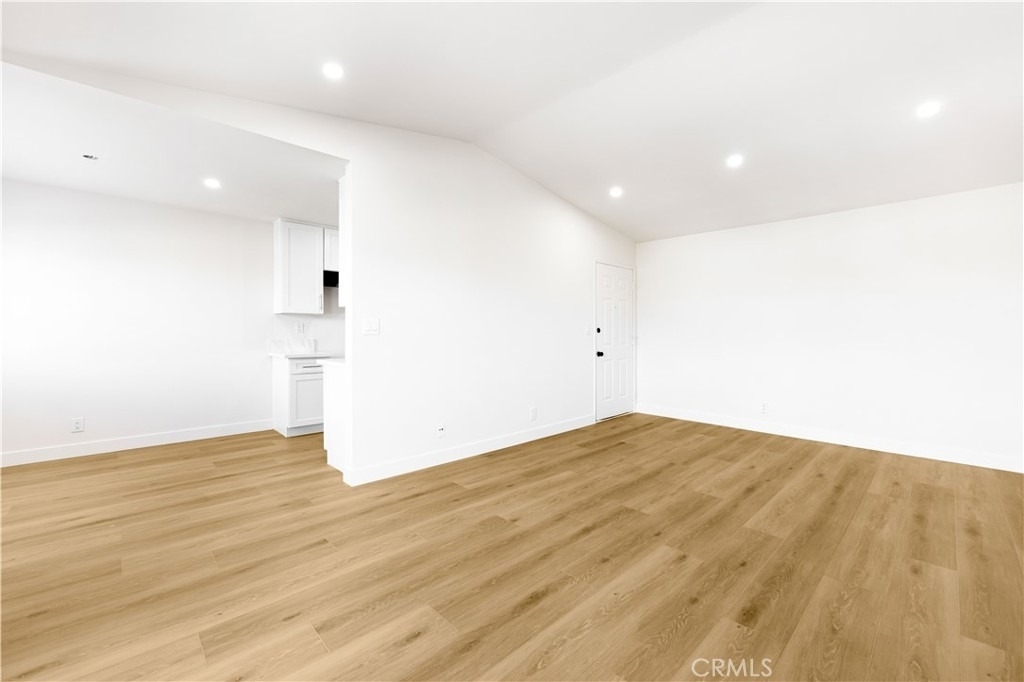 262 W Valencia - Photo 1