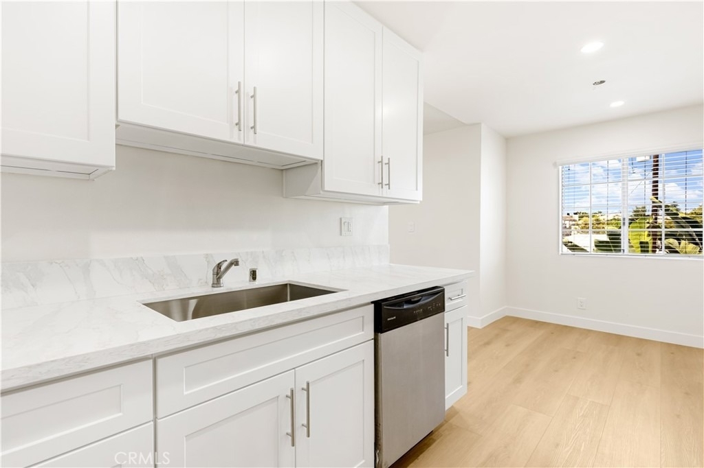 262 W Valencia - Photo 6