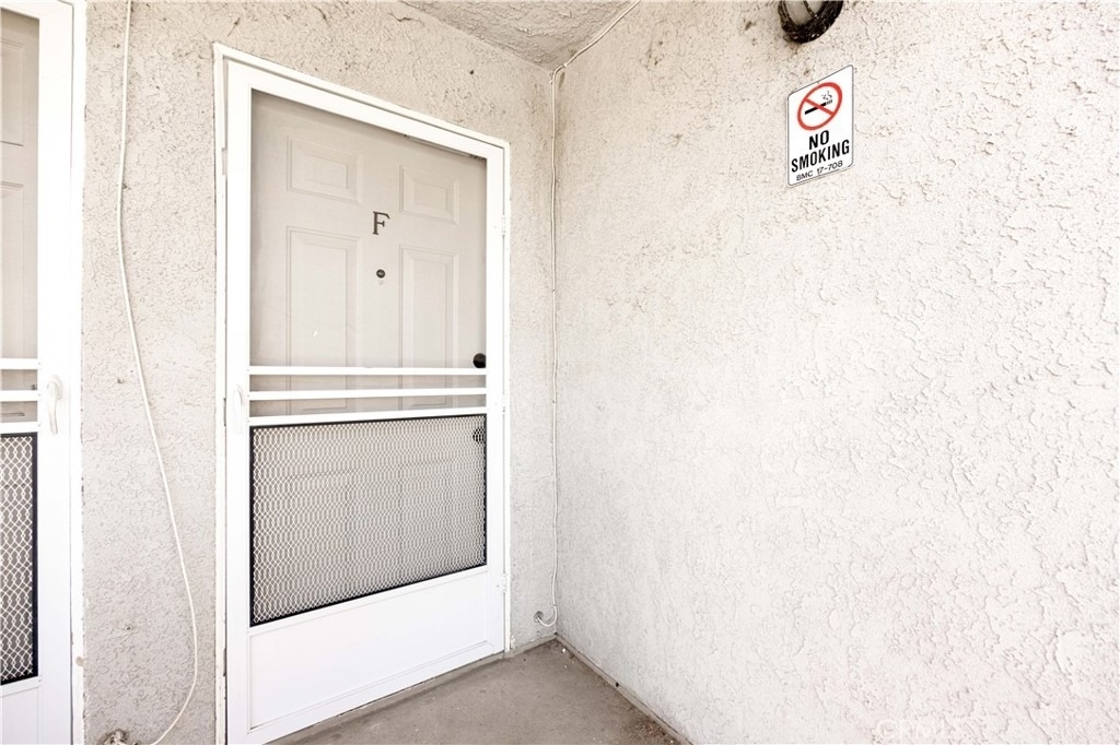 262 W Valencia - Photo 14