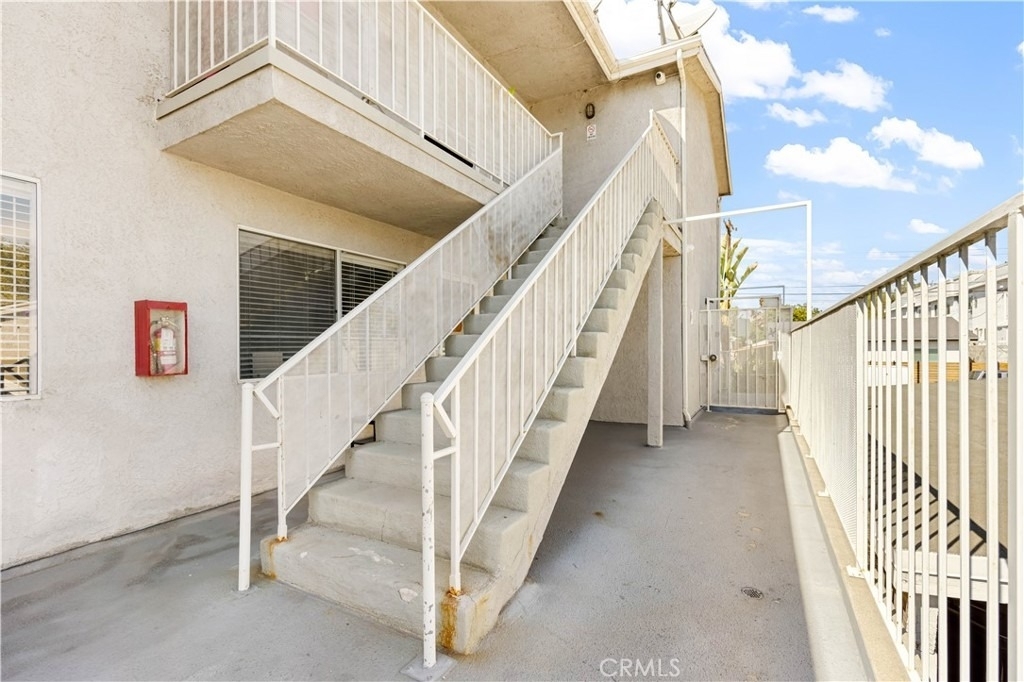 262 W Valencia - Photo 15