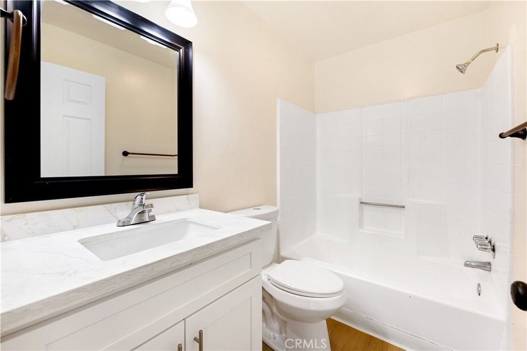 262 W Valencia - Photo 10