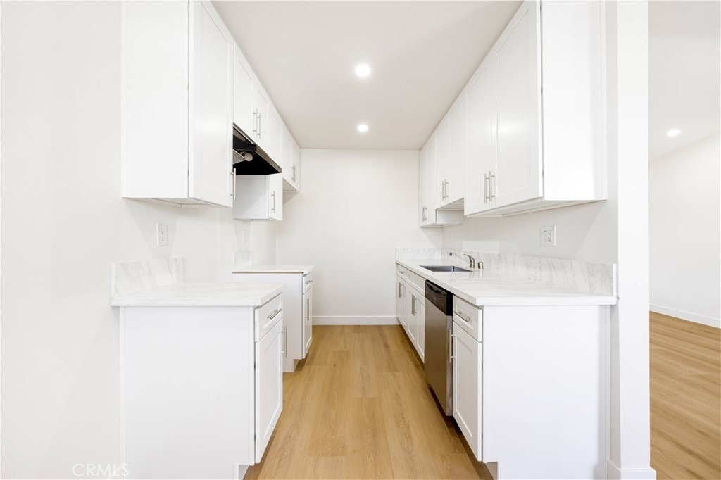 262 W Valencia - Photo 5