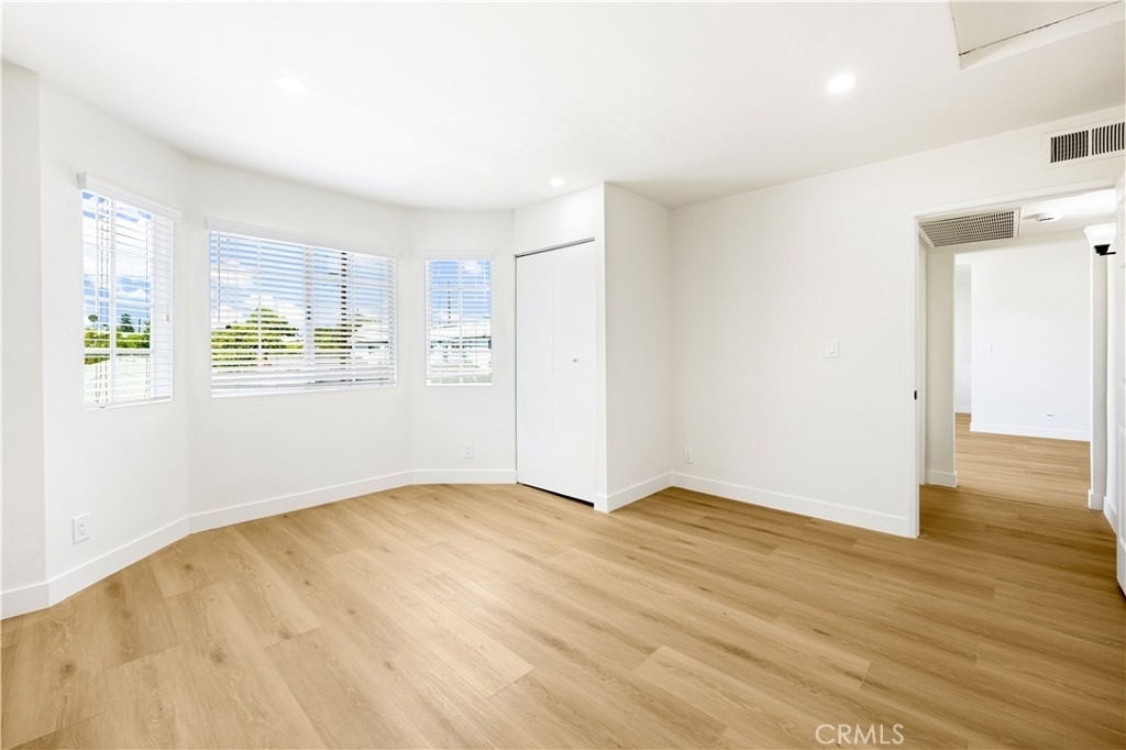 262 W Valencia - Photo 12