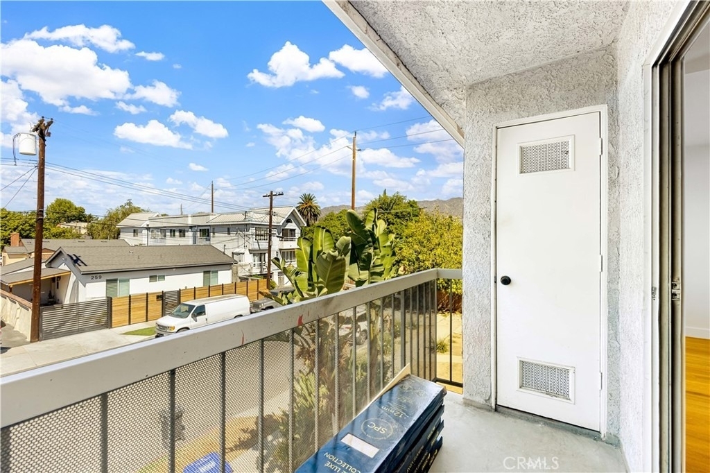 262 W Valencia - Photo 9