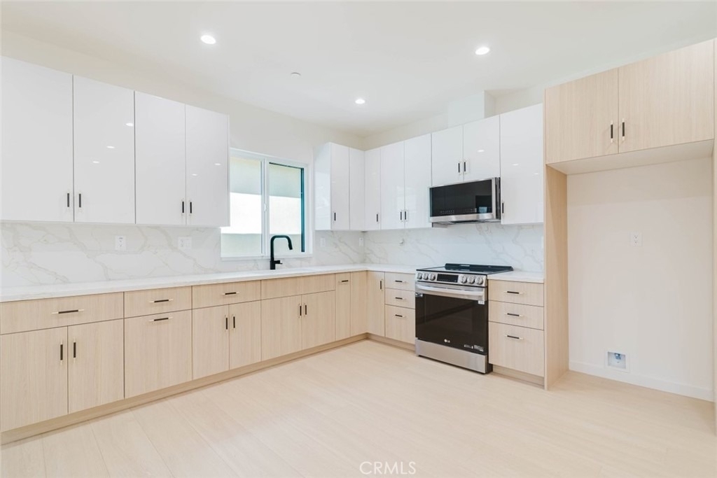 11856 Arminta Street - Photo 7