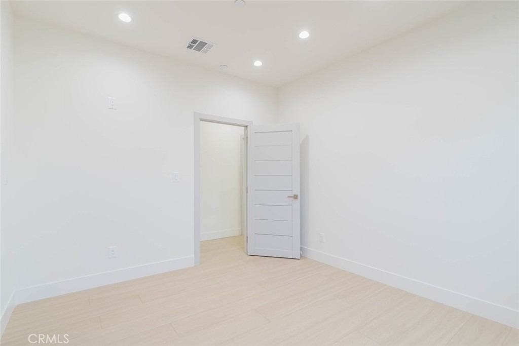11856 Arminta Street - Photo 11