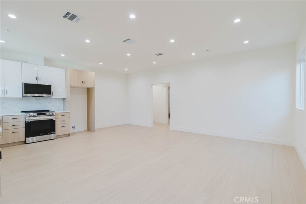11856 Arminta Street - Photo 4