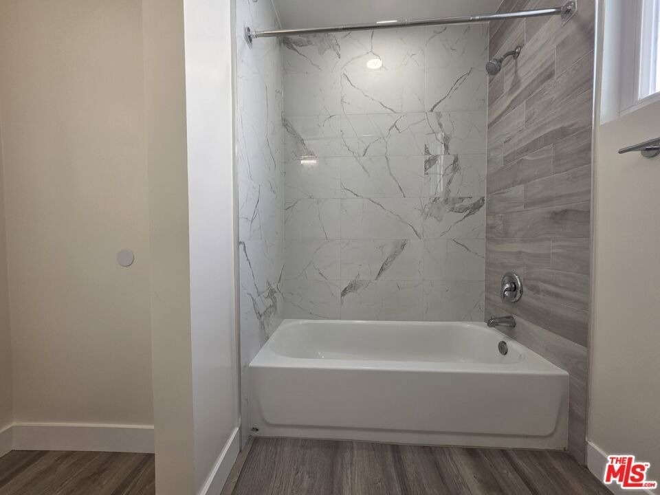 1760 S Bentley Avenue - Photo 9