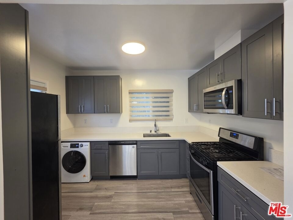 1760 S Bentley Avenue - Photo 5