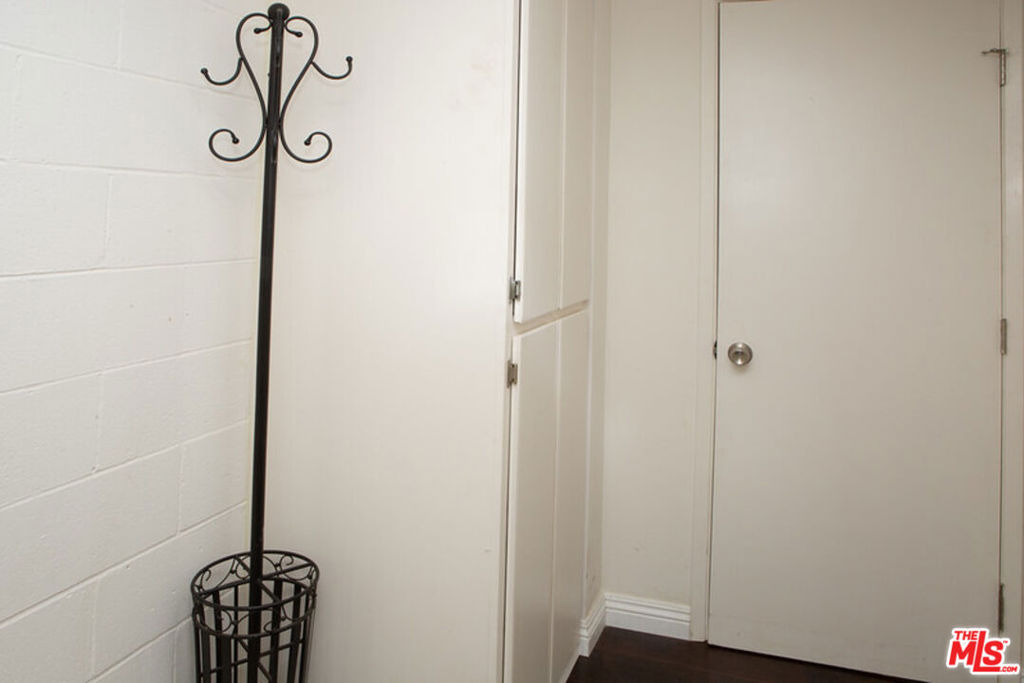 10966 Rochester Avenue - Photo 17