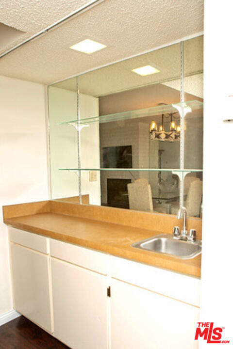 10966 Rochester Avenue - Photo 10