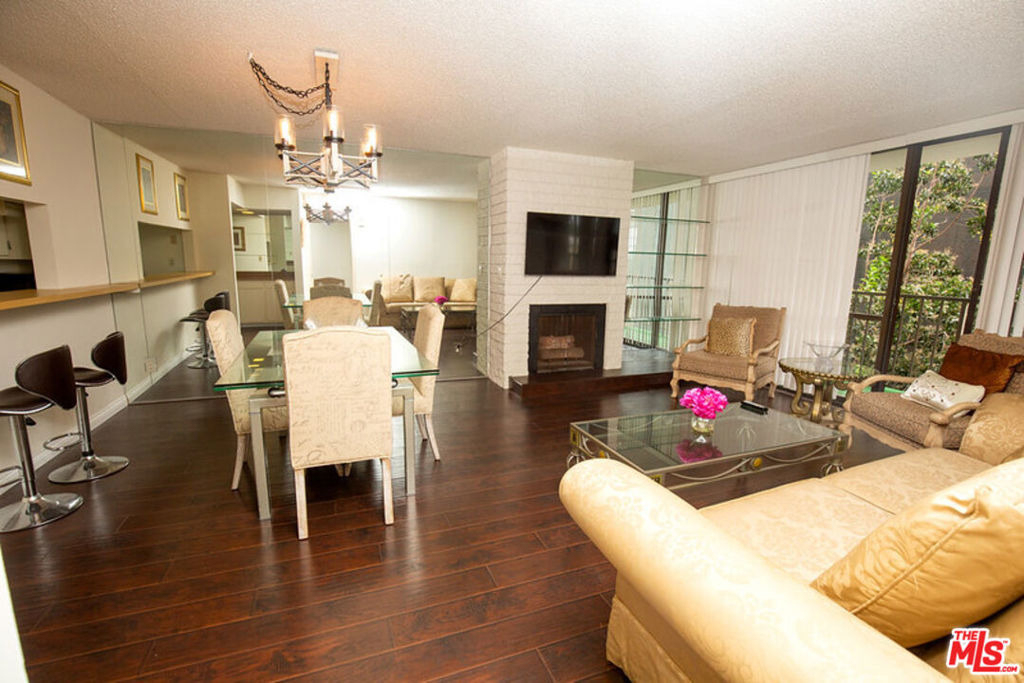 10966 Rochester Avenue - Photo 2