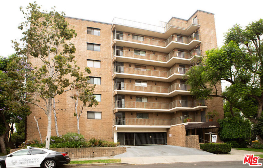 10966 Rochester Avenue - Photo 1