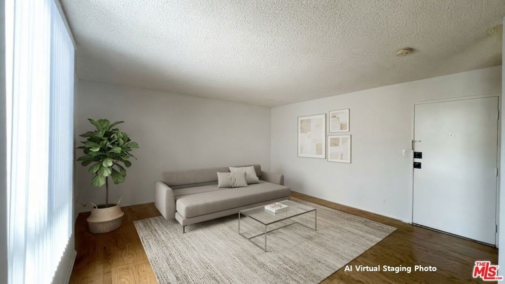 922 N Hudson Avenue - Photo 5
