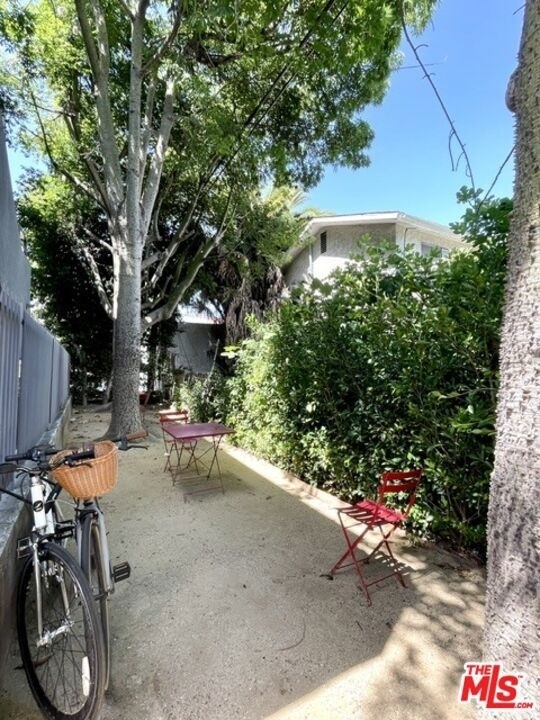 922 N Hudson Avenue - Photo 14
