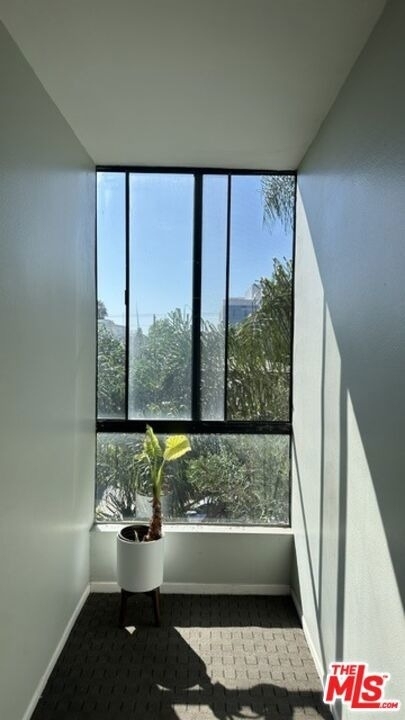 922 N Hudson Avenue - Photo 1