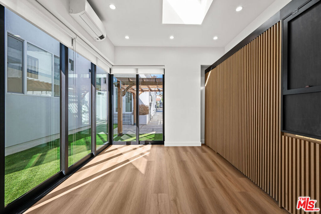 426 S La Peer Drive - Photo 18
