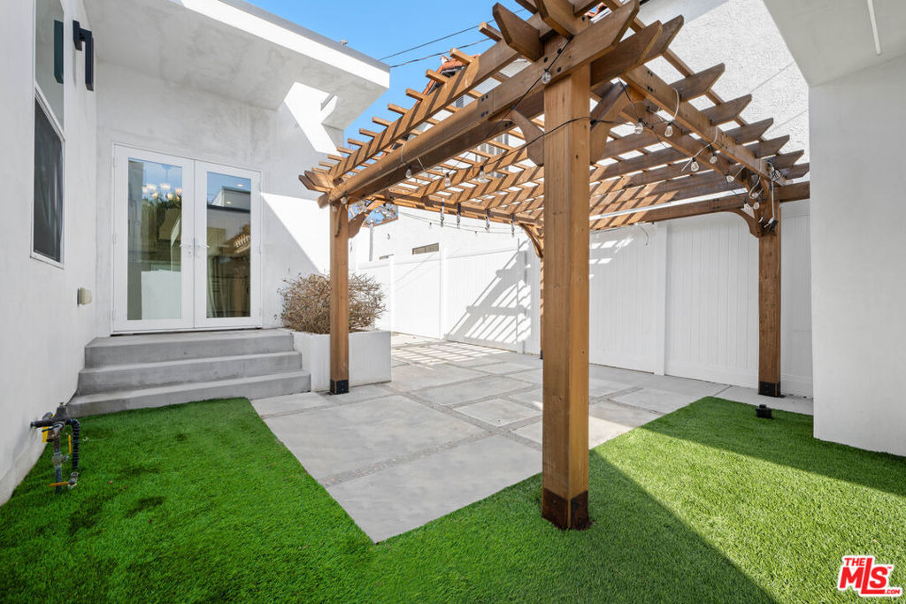 426 S La Peer Drive - Photo 13