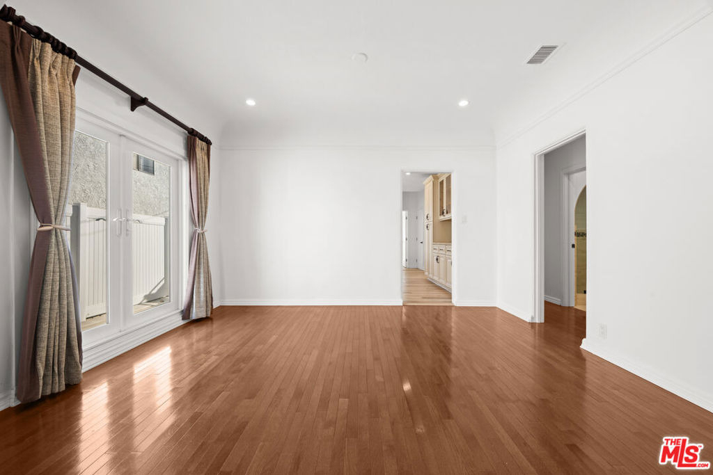426 S La Peer Drive - Photo 5