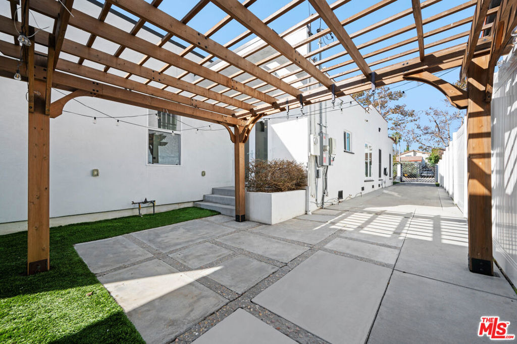 426 S La Peer Drive - Photo 15