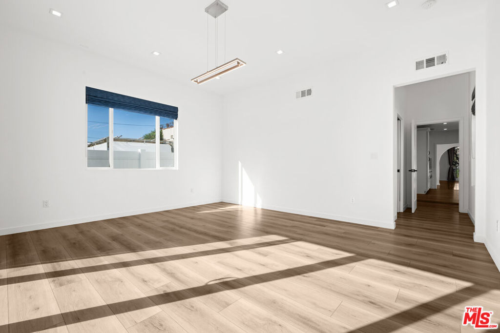 426 S La Peer Drive - Photo 7